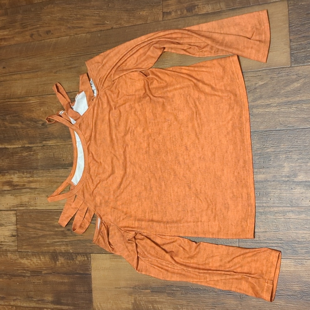 womans XL cold shoulder long sleeve top
